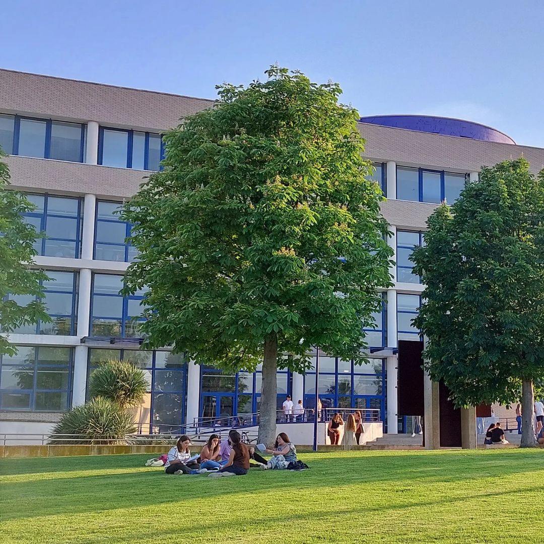 <a href="/iinmaperezz/">.</a> Hola. Ya te estamos esperando por aquí <a href="/iinmaperezz/">.</a>! 
#PeriodismoUJI