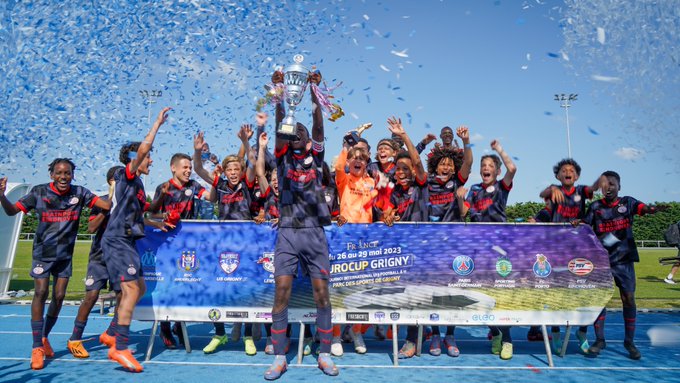 PSV U13 gewinnt den Eurocup Grigny in Paris! 🏆
Die Pokale für den ...