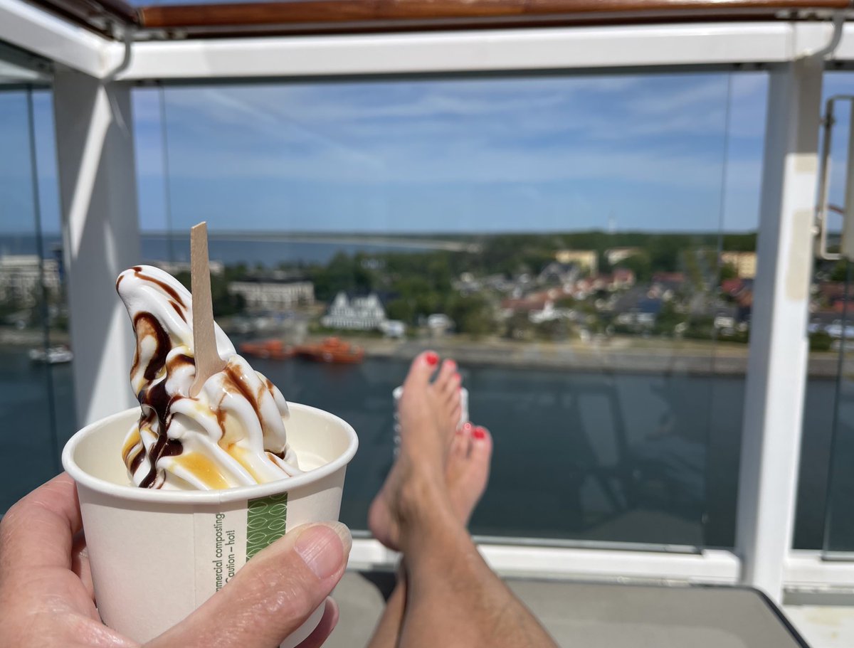LouiseMangos's tweet image. #CurrentView 😍🍦🚢