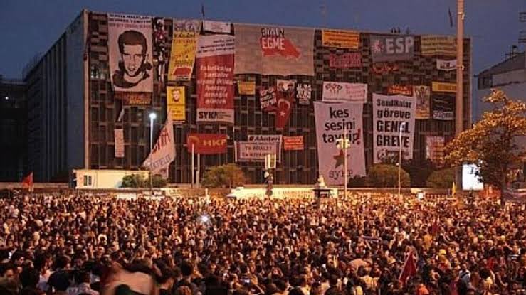 Her bitti denilen yerde mücadeleye devam diyenler kazanır.

Haziran ruhuyla “bu daha başlangıç mücadeleye devam”!

#Gezi10Yaşında
