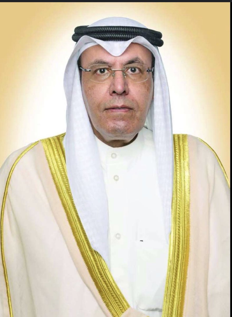 الأخ وزير التربية والتعليم العالي:

<a href="/MOEKUWAIT/">وزارة التربية</a> 

بقولها لك بالعامية عشان توضح لك عدل:

اذا فعلاً أنت تملك القرار ومقتنع بقرار منع الجمع بين الوظيفة والدراسة أنا شخصياً أطلب مناظرتك على الهواء مباشرة إن كنت تؤمن بالرأي الآخر وخلنا نشوف منو صاحب الحجج وصاحب الحق. 

اطلع وواجه الناس