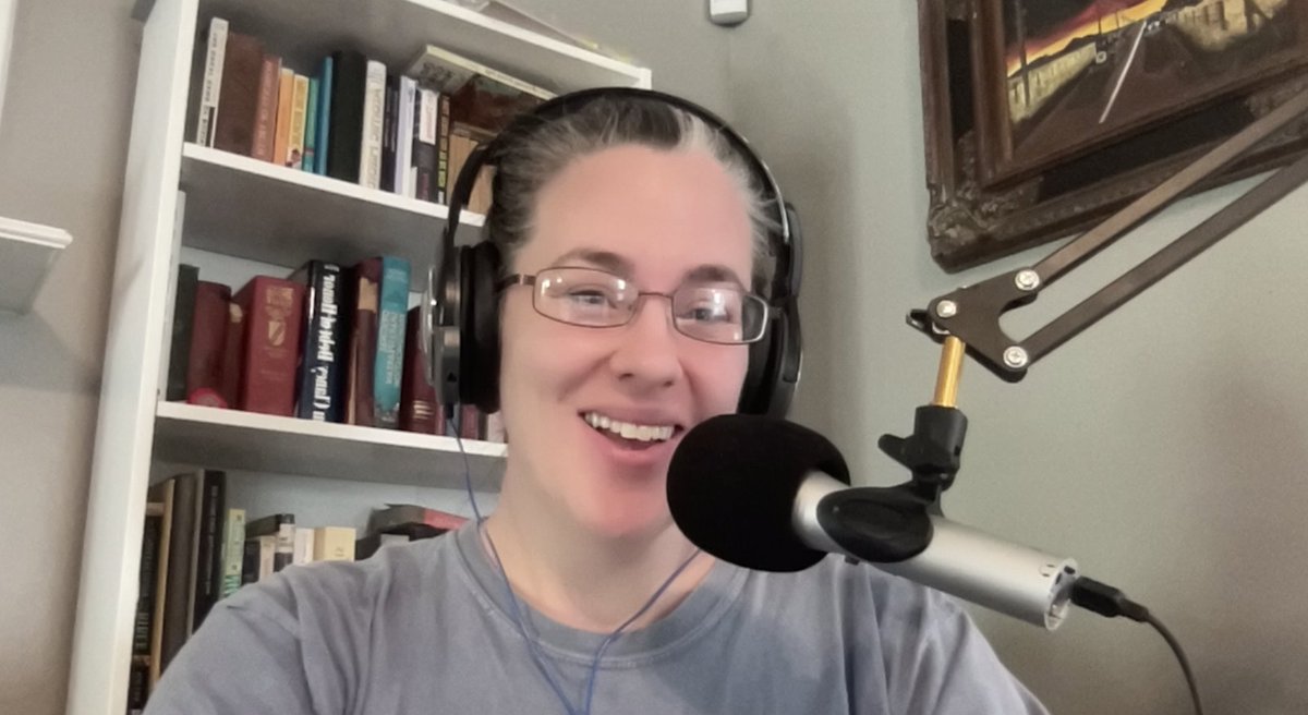 ThatShakespeare's tweet photo. Let's talk history! I'm about to record a new podcast episode (my favorite days are recording days!) and, I have a new background :) You can see some of my books--and a painting! #AmRecording #AmPodcasting #IntheStudio #ThatShakespeareLife https://t.co/9SuQINIUCk