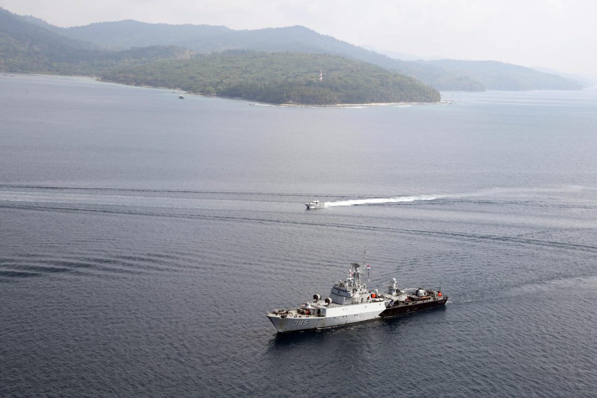 AN_Command's tweet photo. Indonesian Naval Ship Kri Teuku Umar &amp; Maritime Patrol Aircraft 3801 arrived Pblair #ANC for 40th #IND-INDO CORPAT Opening Ceremony. #CORPAT signifies India's commitment to maritime security. Ms. Ina Krisnamurthi, Ambassador of Indonesia to India welcomed the Indonesian units. https://t.co/ih2BSIB99L