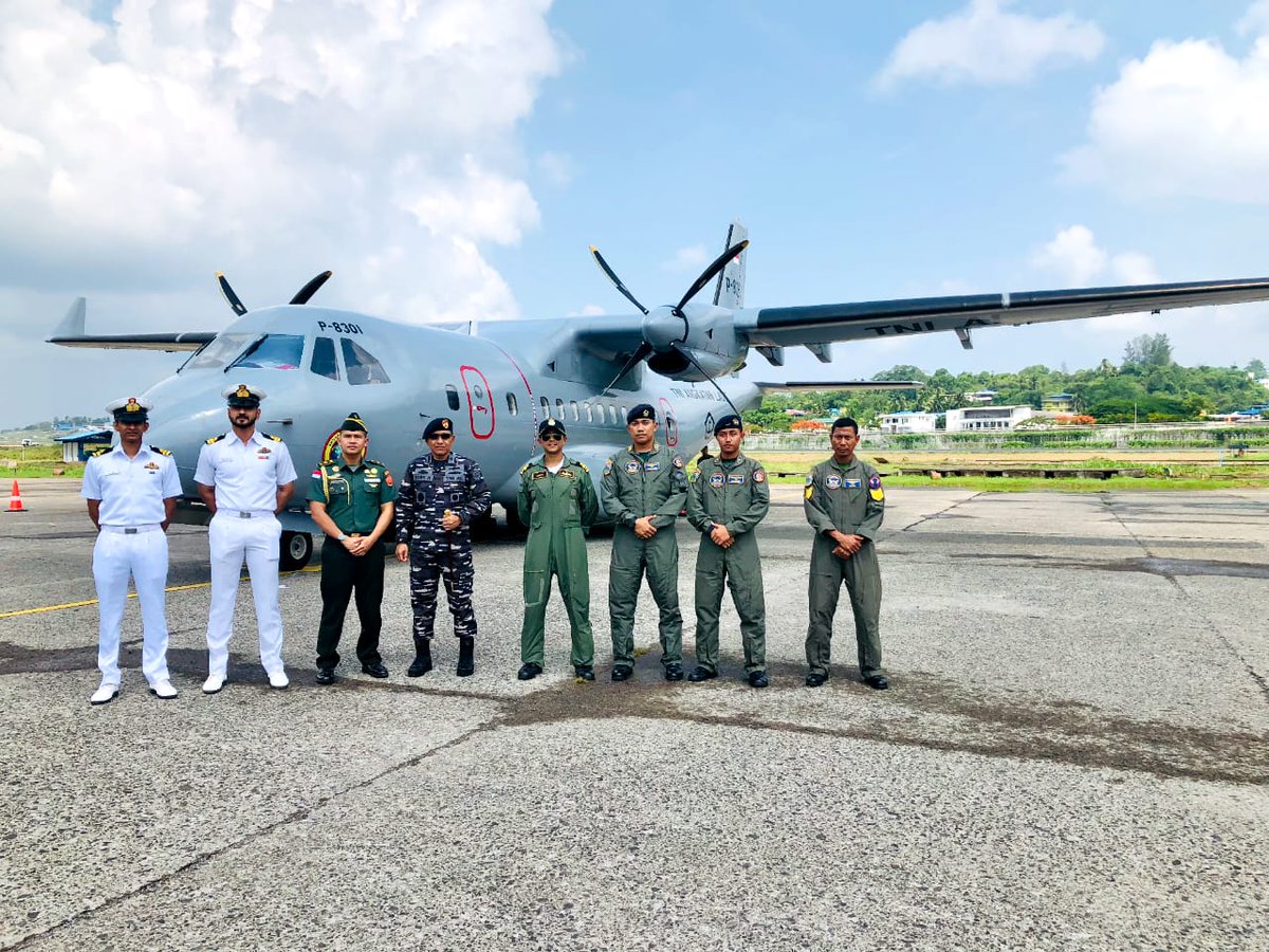 AN_Command's tweet photo. Indonesian Naval Ship Kri Teuku Umar &amp; Maritime Patrol Aircraft 3801 arrived Pblair #ANC for 40th #IND-INDO CORPAT Opening Ceremony. #CORPAT signifies India's commitment to maritime security. Ms. Ina Krisnamurthi, Ambassador of Indonesia to India welcomed the Indonesian units. https://t.co/ih2BSIB99L