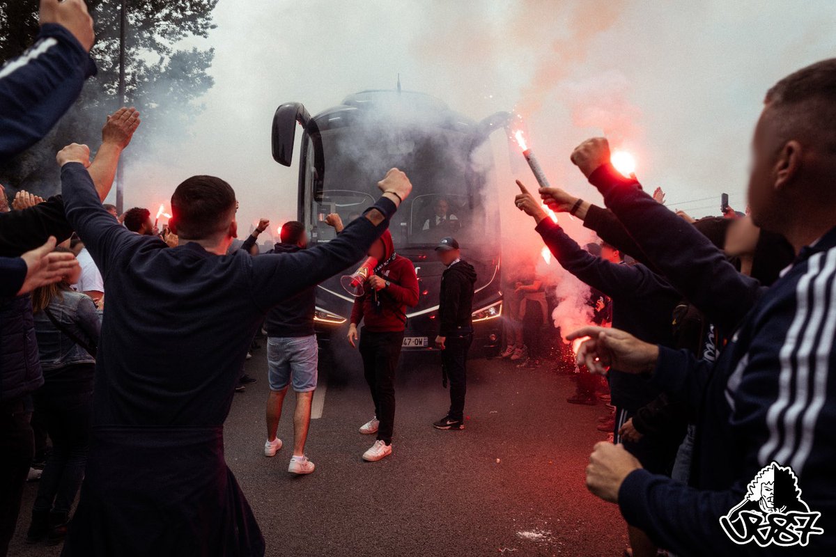 ub87officiel's tweet photo. Vendredi rdv à tout le peuple Girondins pour l'accueil du bus des joueurs à l'angle de l'avenue de la Jallere et du Cours Charles Bricaud à 18h30.
Puis tous en tribune pour donner de la voix dès l'échauffement!

Ensemble donnons leur la force d'écrire l'Histoire! https://t.co/B5Wb2P6ZgT