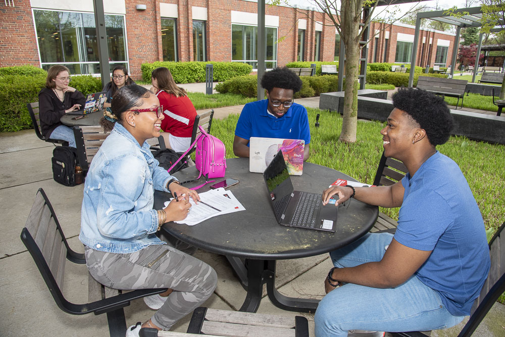 UCBlueAsh's tweet photo. It’s a great time to be a Bearcat at UC Blue Ash! Enjoy the advantages of low tuition and a small college campus along with all the resources of a world-class university. Apply by July 1 to enroll for the Fall 2023 Semester. @uofcincy #UCBA https://t.co/cdOvXyNXVD