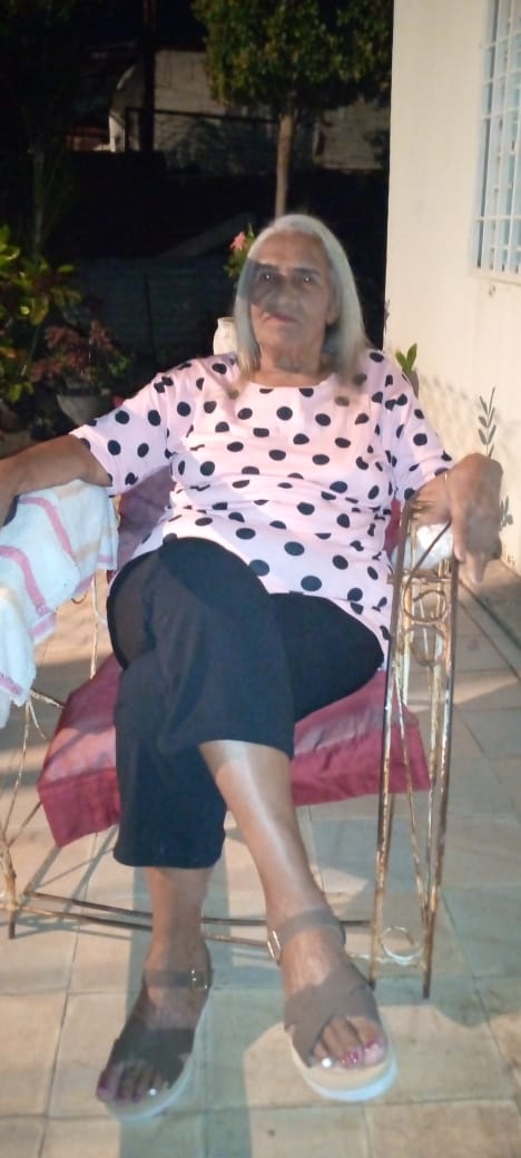 Agradecida padre amado por un año más de vida , por la salud y la compañía . Que sean muchos más , los que tu le envíes ella los agradecerá con amor . Feliz Cumpleaños bella madre te amamos un Mundo .