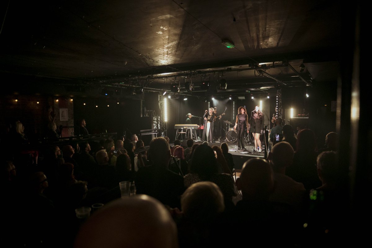 Mica_Millar's tweet photo. Thank you for having me last night! @leedsjazzfes @wardrobeleeds 
such an amazing audience - we had another fantastic show! ❤️

#uktour #leeds #leedsjazzfestival @jazznorth #micamillar #heavenknows #sennheiser #md435 https://t.co/kBAngfsNhd