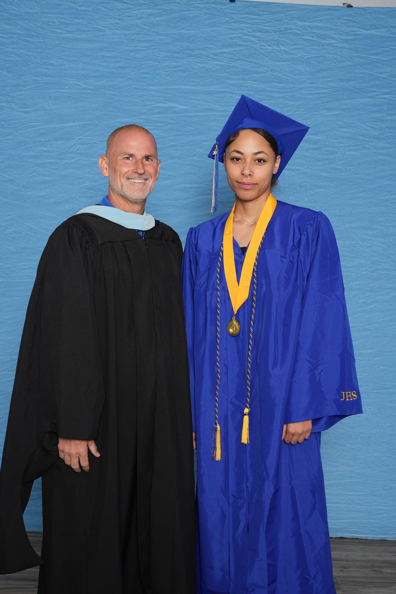 AddisonGDavis's tweet image. Congratulations Janai Ferdinand on graduating from @tampajhs! Despite the loss of her mother &amp;amp; having an unstable living situation, she’s been determined to succeed academically &amp;amp; athletically. She plans to attend college on a flag football scholarship &amp;amp; study business admin.