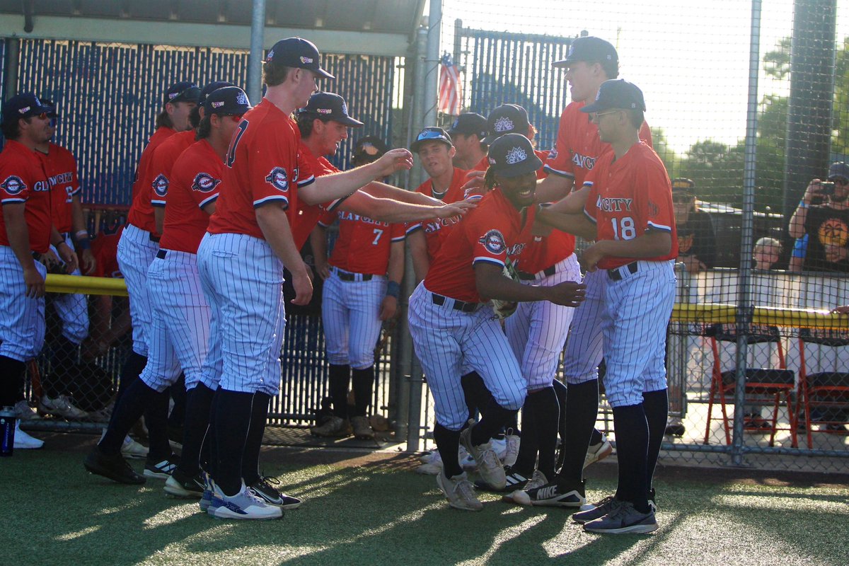 📸 from last night’s game between the @lincolnpotters and @SacramentoYank1. The Potters rallied late but the comeback attempt fell just short in a 7-6 loss. Be sure to check out game two Thursday or this upcoming weekend homestand against the Menlo Park Legends. (1/3) #PotterUp