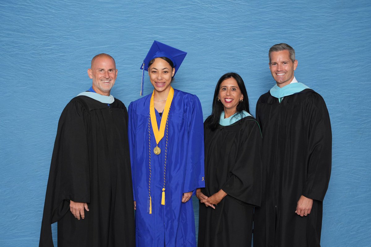 AddisonGDavis's tweet image. Congratulations Janai Ferdinand on graduating from @tampajhs! Despite the loss of her mother &amp;amp; having an unstable living situation, she’s been determined to succeed academically &amp;amp; athletically. She plans to attend college on a flag football scholarship &amp;amp; study business admin.