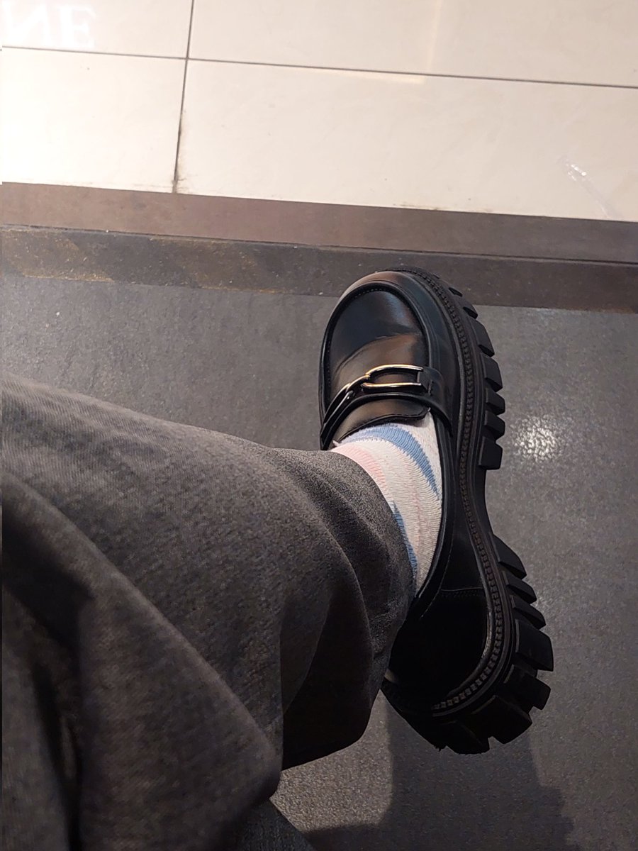 keyoing's tweet photo. sepatu peremuk kaki https://t.co/10axEIlP02