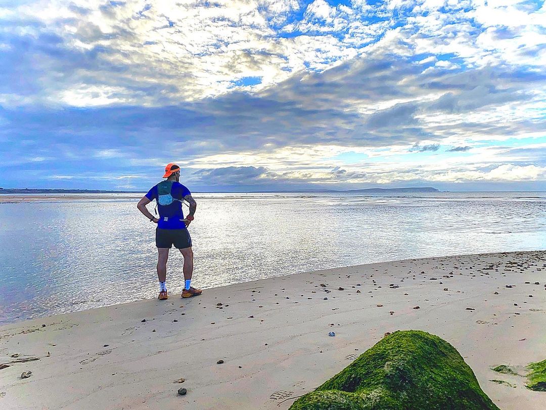 Did you know that running on sand can force you to use up to 60% more energy than you would use on roads or grass?

The benefits of running on sand: tribesports.com/blogs/articles…

📸: Daz wears the Endure Tee
#TreadLightly #tribesports