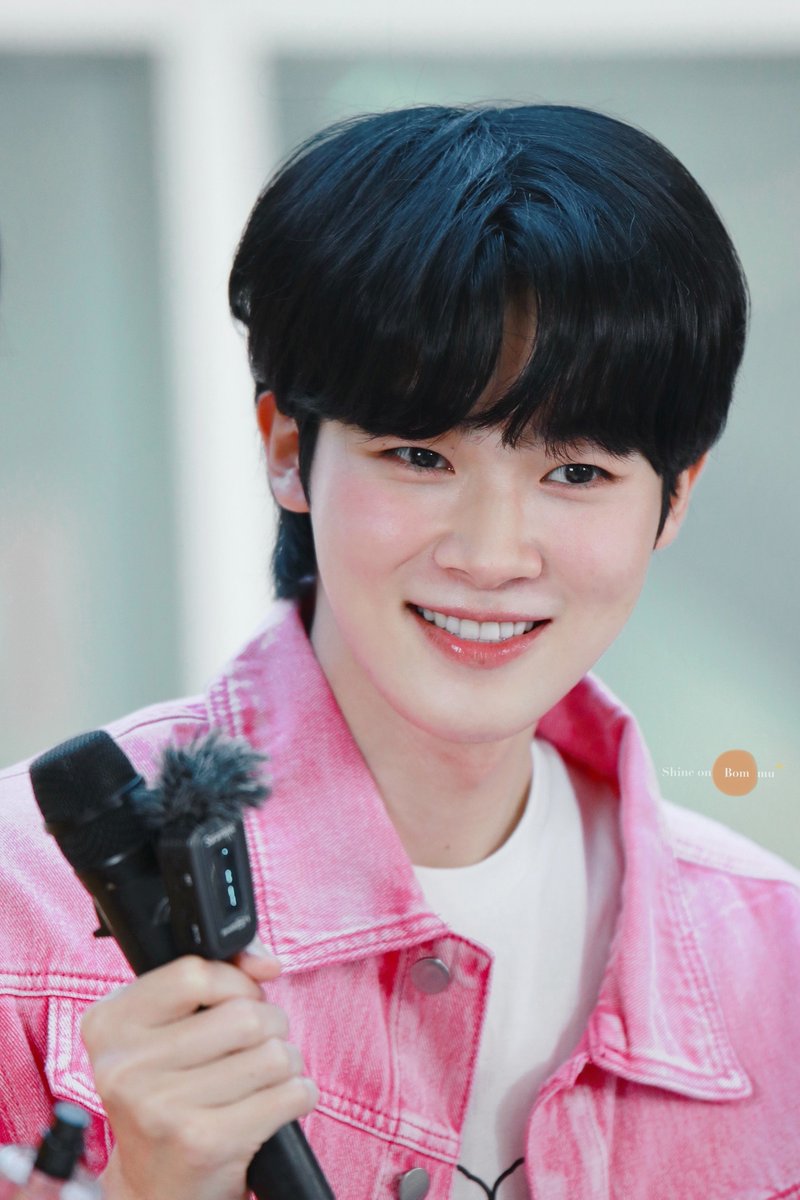 bommu_snap's tweet photo. 🧡มิสทีนรักสาววายมากก เป็นงานที่ชุดน่าร๊ากกม๊ากกจริงๆ☺️ ยัยบอมแบมเค้าใส่สีชมพูววอ่าา☁️💗 แก้มก้อนโมจิ 🍡นุ่มฟูมากก แง้งง เอ็นดูไม่ไหวแล้ว🥹 โหเทอหวานเจี๊ยบบบ🎀🌷 หัวกลมดุ๊กดิ๊ก ปังหนมเย็น🍞🍧✨
#bommu #ชาวมุ
#MISTINExTARBOM https://t.co/1tt0UuC6z1