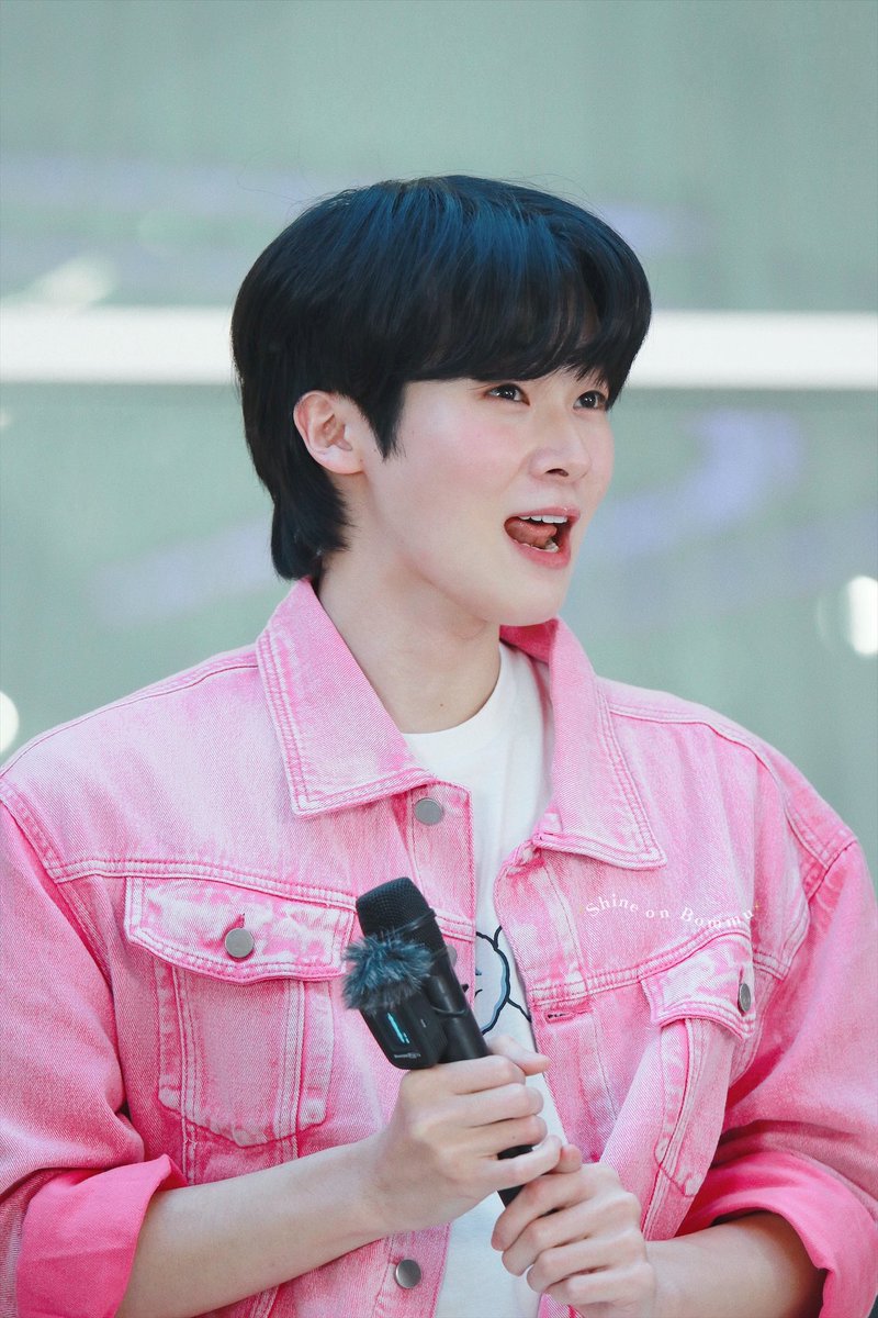 bommu_snap's tweet photo. 🧡มิสทีนรักสาววายมากก เป็นงานที่ชุดน่าร๊ากกม๊ากกจริงๆ☺️ ยัยบอมแบมเค้าใส่สีชมพูววอ่าา☁️💗 แก้มก้อนโมจิ 🍡นุ่มฟูมากก แง้งง เอ็นดูไม่ไหวแล้ว🥹 โหเทอหวานเจี๊ยบบบ🎀🌷 หัวกลมดุ๊กดิ๊ก ปังหนมเย็น🍞🍧✨
#bommu #ชาวมุ
#MISTINExTARBOM https://t.co/1tt0UuC6z1