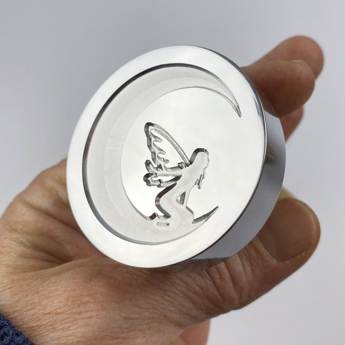 letterseals's tweet photo. Let your imagination take flight with the Moon Faerie wax stamp—and 35 other whimsical designs—from our Wizards &amp; Fantasy collection! Each one is lovingly crafted in our Seattle-area studio.
This stamp was made to order for J. Hubbard in Ohio!
.
🧚‍♀️💌🧚‍♀️💌🧚‍♀️💌🧚‍♀️💌🧚‍♀️
#LetterSeals https://t.co/8xGFkGgzk3