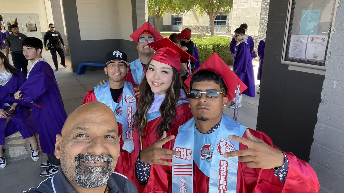 Super excited to see them and wish them the best of luck!! EX-COLTs (soon to be EX-FALCONs) walking the halls of Desert Wind School one last time..@DW_K8S @HValverde_DWS @Elizabedesrtwnd @Eastlake_HS