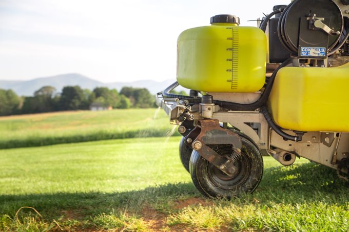 _hydrasmart's tweet image. Another day, another successful application. Check out our lineup of liquid nutrients, spray adjuvants, and more here: hydrasmart.net #hydrasmart