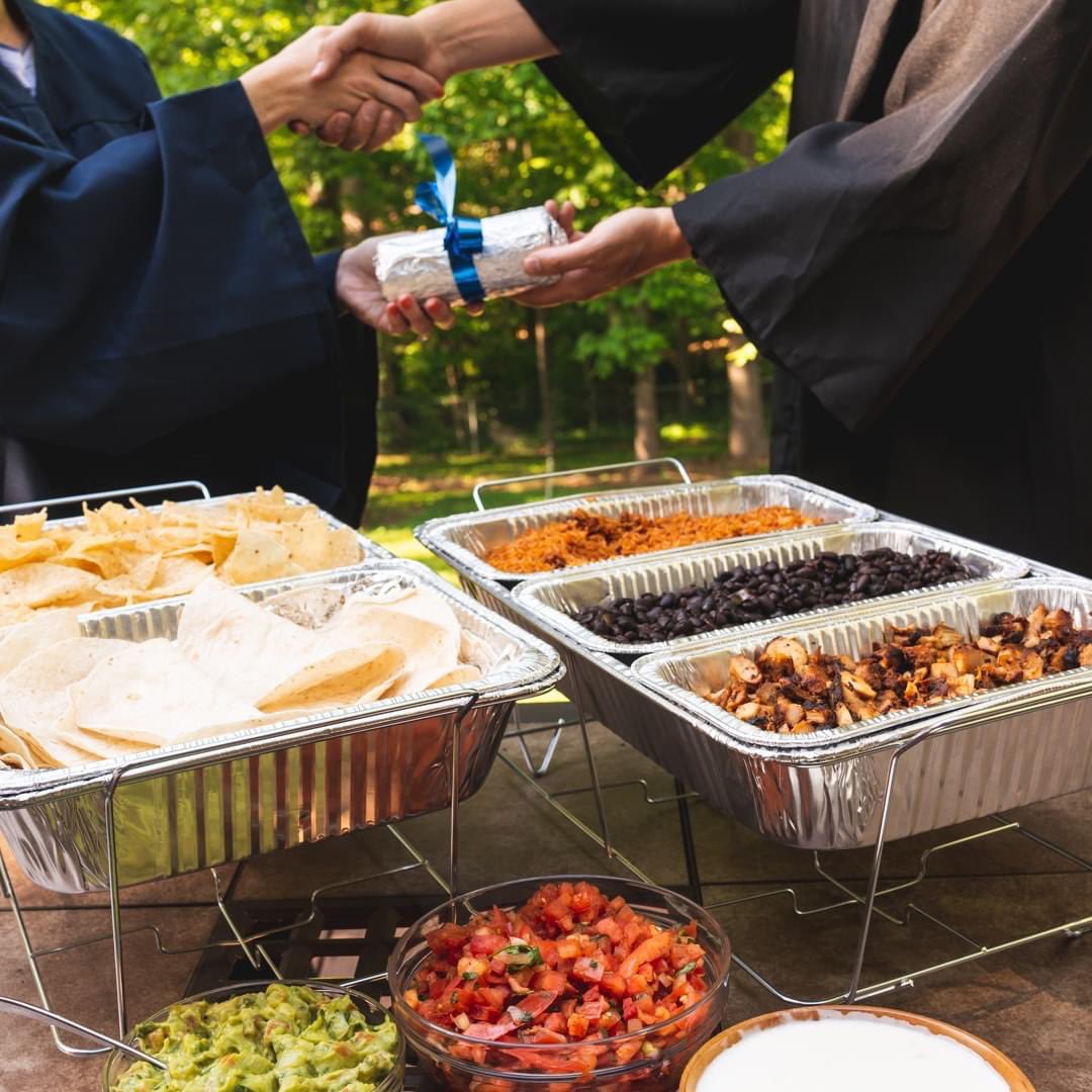 MoesHR's tweet image. Celebrate your graduation with A+ catering from Moe’s. 🎓 We’ve got plenty of diploma-worthy options from customizable food bars to dips, drinks and desserts. 💯 &amp;gt;&amp;gt;&amp;gt; moes.com/catering