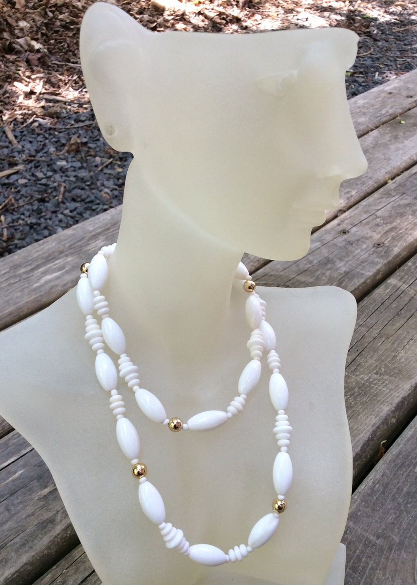CA$39.00
vintage quality white Beaded necklace gold tone spacers #vintageweddingfashions #weddingjewellery #whitebeads #vintageNecklace #Vintagewedding #summerfashionjewelry #bigbeadnecklace 
CrowVanity Jewelry on Etsy #etsyvintage #etsywedding #etsyjewelry