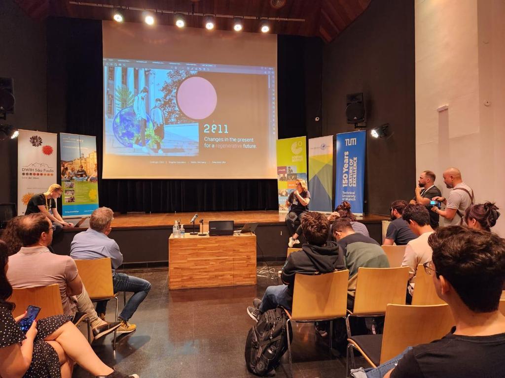 SiemensStiftung's tweet photo. 🏆Congratulations #SIGNLINK for winning the ɢᴇʀᴍᴀɴ-ʙʀᴀᴢɪʟɪᴀɴ #ᴇᴅᴛᴇᴄʜ ʜᴀᴄᴋᴀᴛʜᴏɴ hosted by @goethesaopaulo. This is an activity by our #STEAM Territory to promote #STEMeducation and application in the country. https://t.co/Ota8Z00EC8