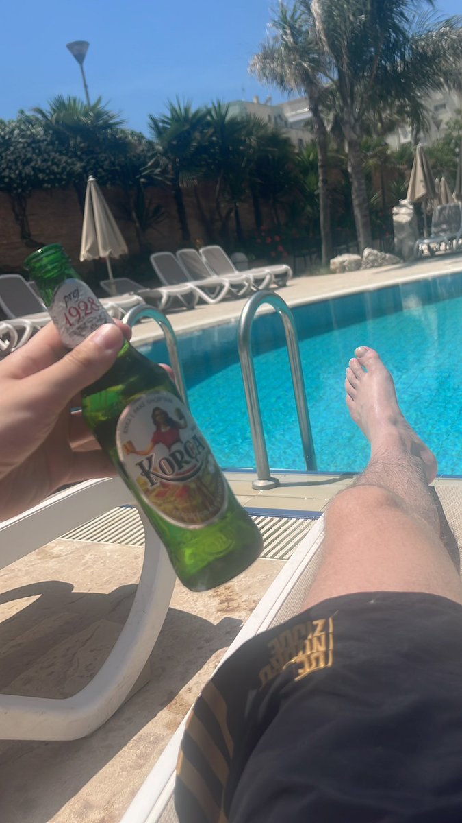 B1908FR's tweet image. Proost in het warme Durres 🇦🇱@010zuid_