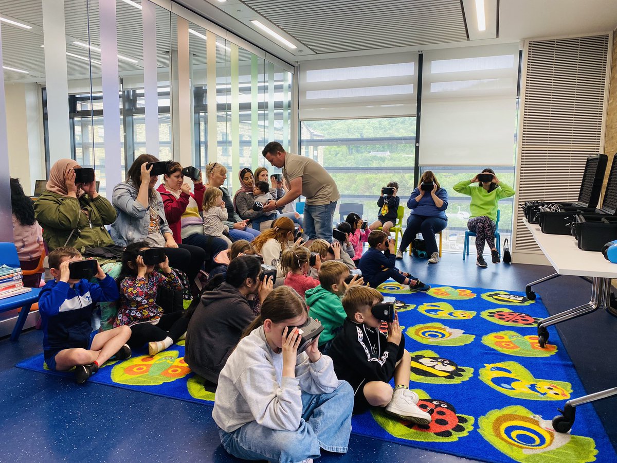 Virtual Reality transports you to places you cannot easily visit. Today at Central Library we're simultaneously blasting into space, piloting research vessels around planets and moons, learning about the solar system  #ReadingSparks