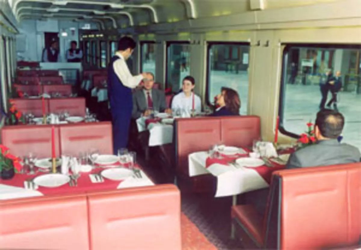 2004 yılında yalaka bir TCDD müdürü yemekli vagonun sigara içilmeyen bölümünde alkol satışını durdurdu. Dönemin Ulaştırma Bakanı Binali Yıldırım, trenlerdeki içki yasağına sert tepki göstererek, TCDD'nin, böyle 'abuk-sabuk' konularla gündeme gelmesine çok üzüldüğünü belirtiyordu.