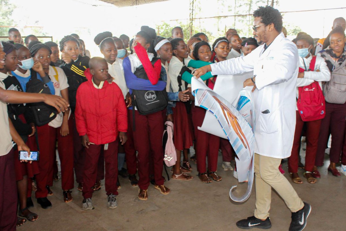 @OMSMocambique 🇲🇿 poia o @SaudeMisau e Governo no âmbito da FCTC e #NoTobaccoDay 🚭 e participa numa palestra na Escola 🏫Secundária de Lhanguene em Maputo com 500 👩‍🎓👨‍🎓 @WHO @WHOAFRO #QuitSmoking #TobaccoFreeWorld #SayNoToTobacco #WHO75 #HealthForAll