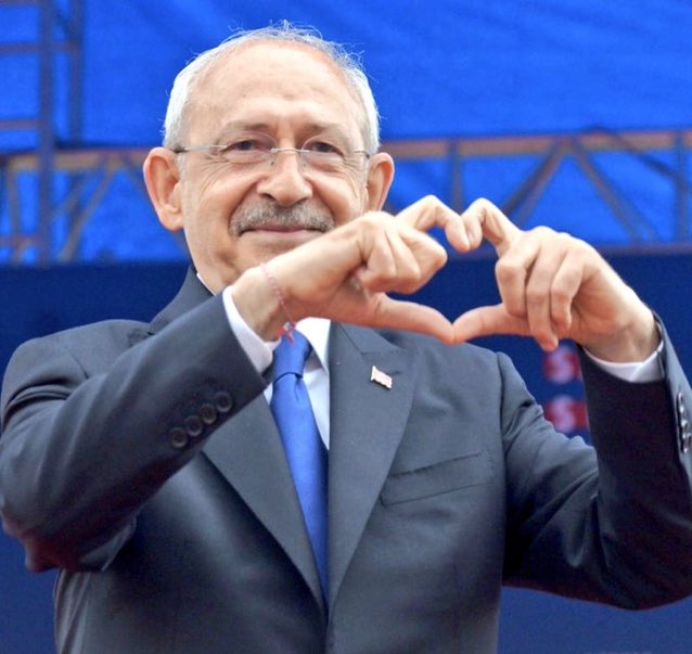 CHP Genel Başkanı Kemal Kılıçdaroğlu, partinin Merkez Yönetim Kurulu'nu oluşturan genel başkan yardımcılarının istifasını istedi…