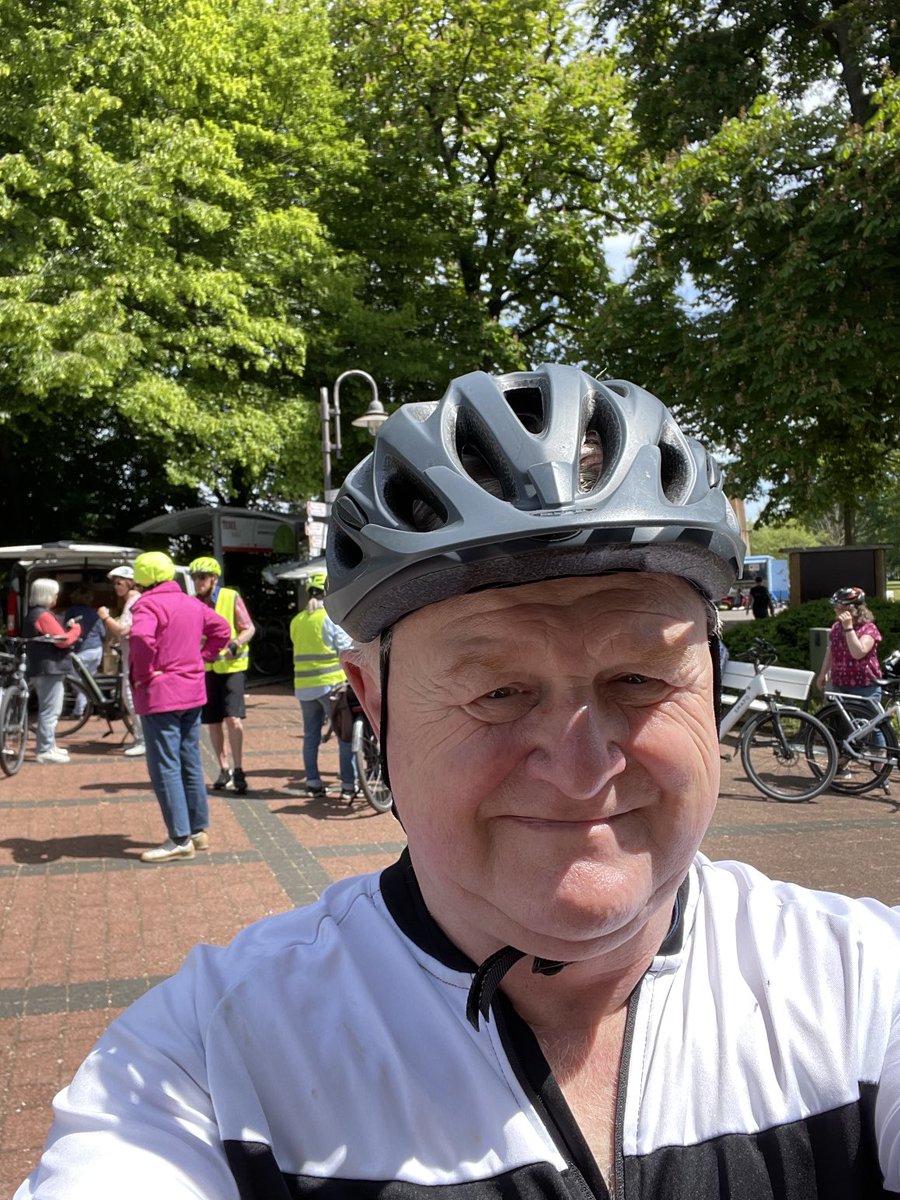 nigelvause's tweet photo. Setting off for an afternoon Pedalo Touren. Glorious sunshine. #BadRothenfelde https://t.co/wvUP5sM7dB