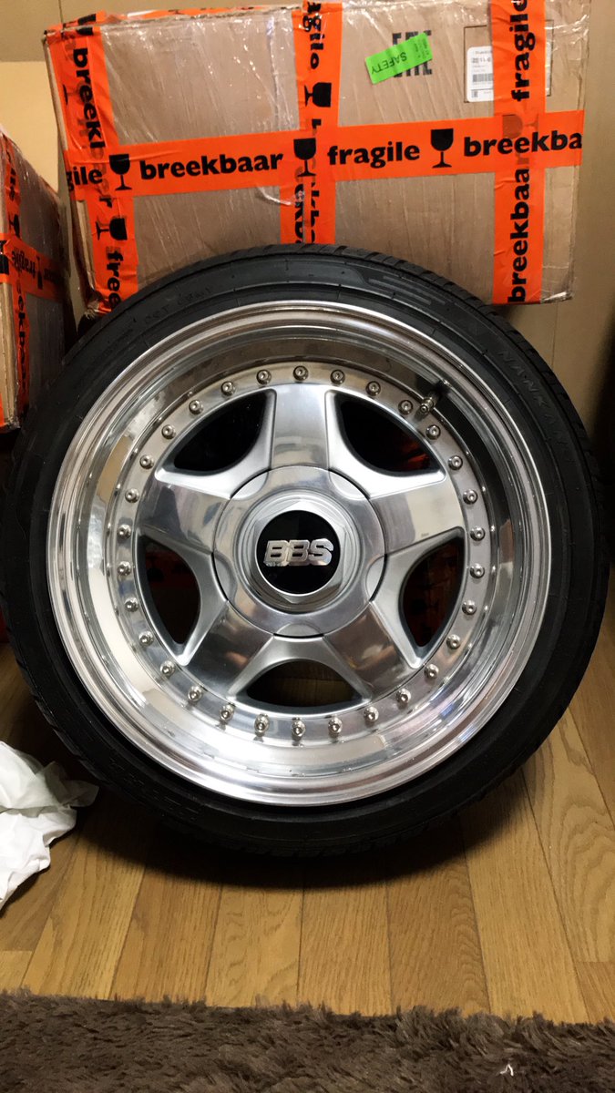 supert_m_r's tweet photo. RF売ることにしました。
15インチ 4×100 タイヤなし
安くないです。高いと思います。
本気で欲しい方がいましたらDMください🙇 https://t.co/Ajd7sjXjFK