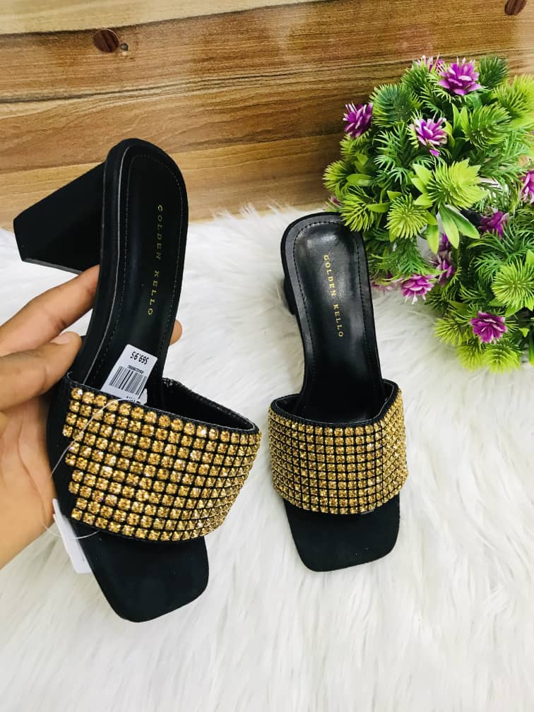 stcelinelagos's tweet photo. NEW IN, fashionable Shoes👠 🛍️💰
SIZE:37-42
PRICE:12,000

AVAILABLE FOR IMMEDIATE DELIVERY

P:S we do not own the rights to this video/picture/music 

#stcelineshoes #stcelinebags
#bags #clothes #ikeja #NYSC #mercyjohnson  #ToyinAbraham #mamag #palmpay #Oyetola #NNPC #MasterChef https://t.co/L25IRQBYQj
