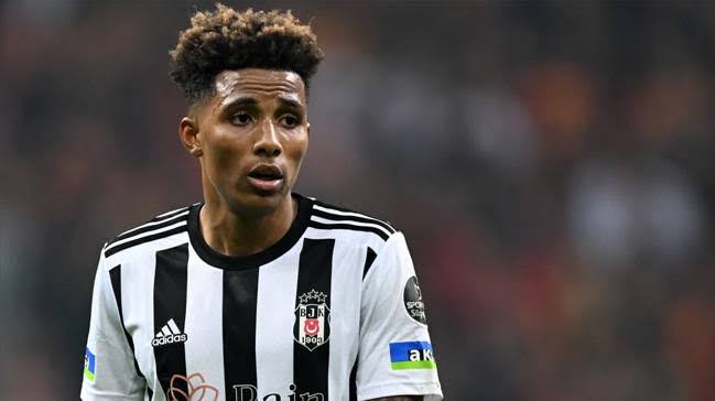 Gedson Fernandes'in sözleşmesindeki 'Sonraki satıştan %50 pay' maddesi, Beşiktaş'a sıkıntı yaratıyor.

Beşiktaş'ın Gedson için 25 milyon Euro istemesi üzerine talip olan kulüpler bir bir masadan kalkıyor.

[Fanatik]