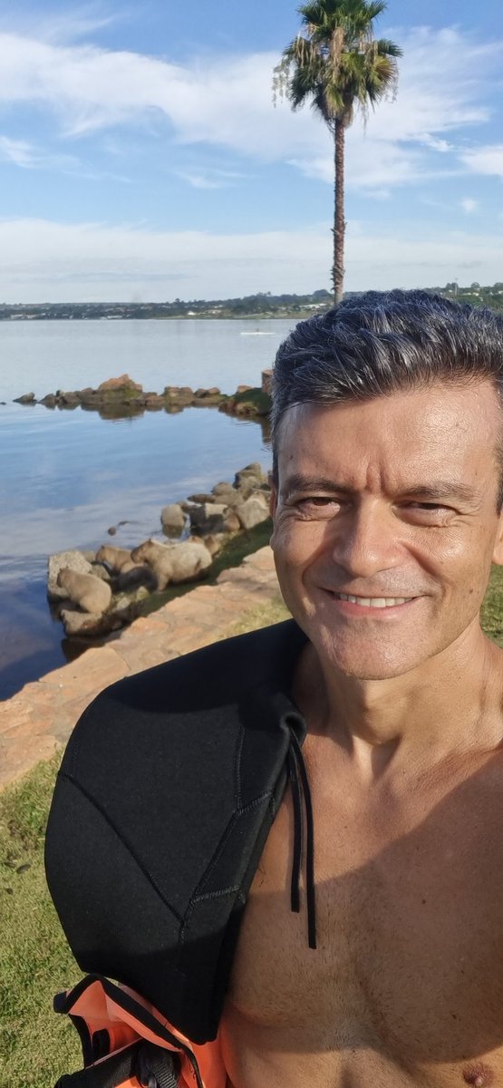 claudio_regisdf's tweet photo. Nadar no lago... será que elas vão sair atrás..  hahaha https://t.co/UuimKboulO