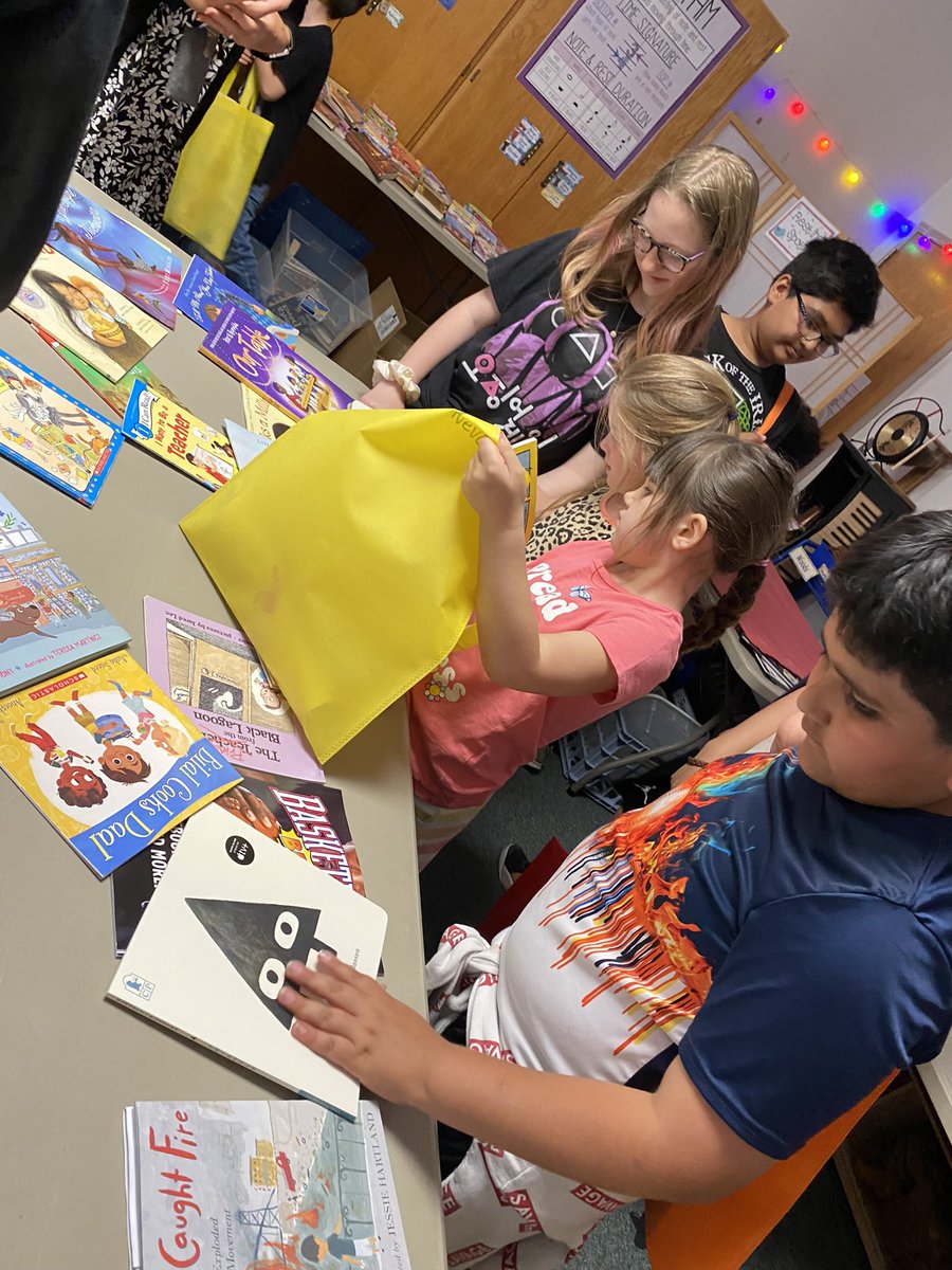 mcintyreclass4's tweet photo. Book shopping, chatting and spending final days with friends. The Winship Book Cafe had another successful year! We are grateful for so many donors who make this happen for us! @WinshipGFPS #bethelight #summerreading https://t.co/ygOvtKjmMc