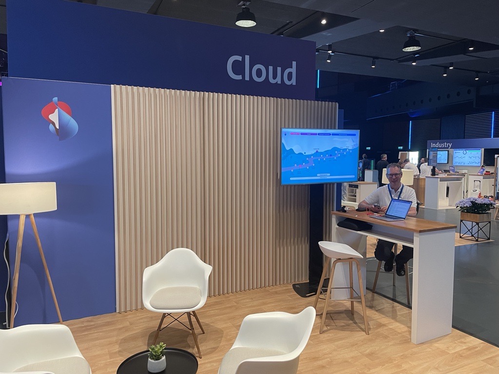 Heute ist es soweit! #IoTDay2023 ist in vollem Gange und unser Kollege Thomas kann es kaum erwarten, bis die Gäste aus ihren Breakout Sessions wieder zurück zum #cloud booth kommen.