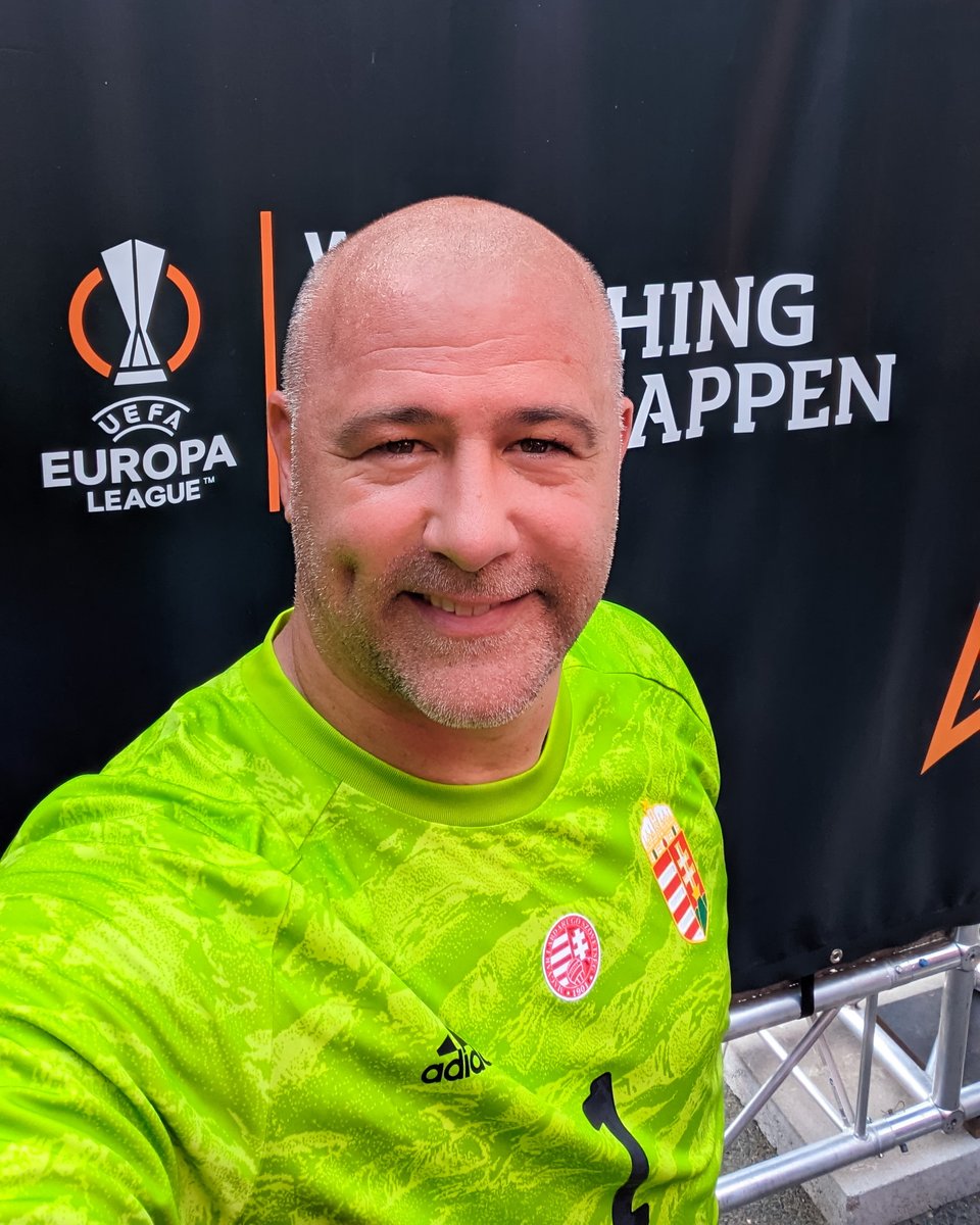 🇭🇺 Gábor Király 🤳

#UELfinal