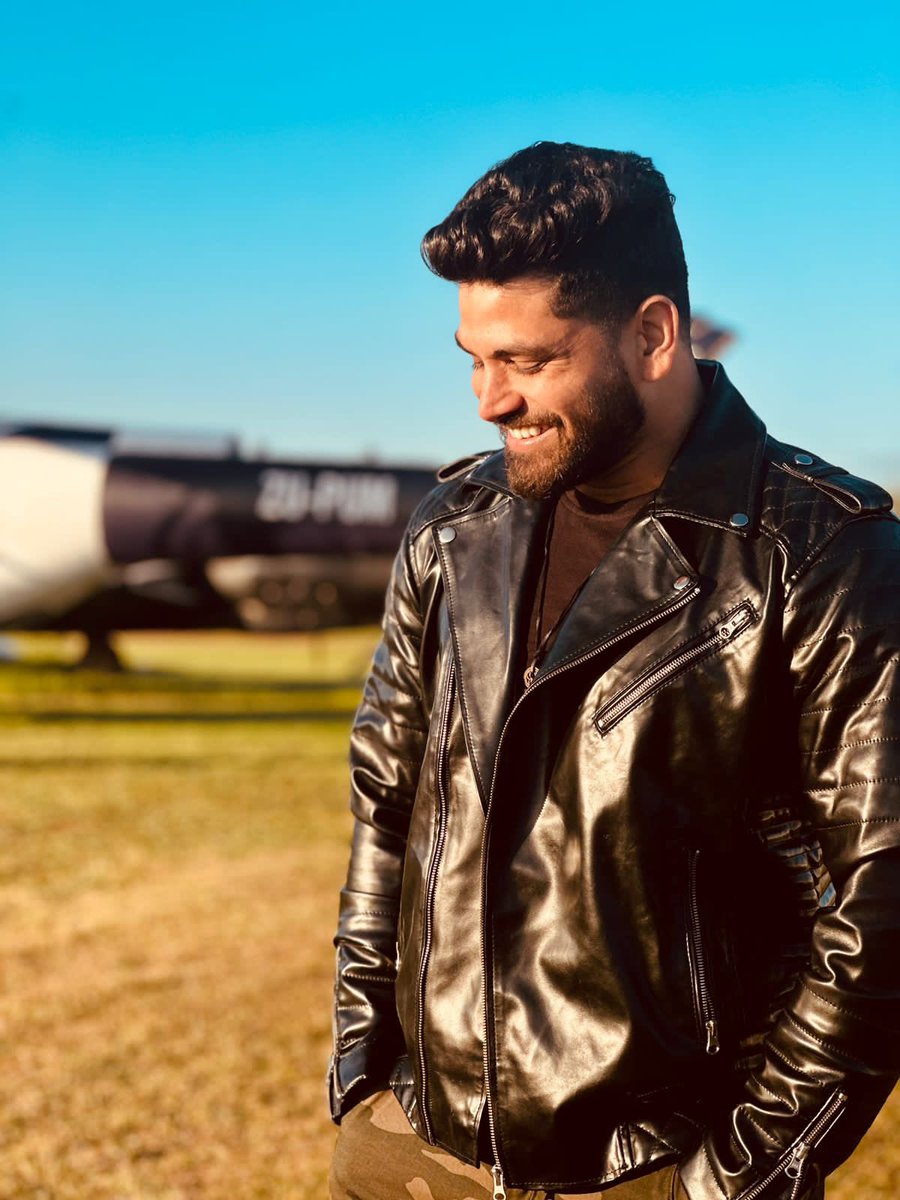 ShivThakare9's tweet photo. Ganpati Bappa Morya 🙏🏻

#ShivThakare #KhatronKeKhiladi13 https://t.co/RLNuZGwbCa