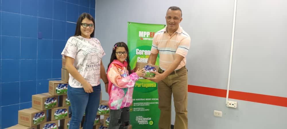 CorpoelecInfo's tweet image. ⚡ ℙ𝕠𝕣𝕥𝕦𝕘𝕦𝕖𝕤𝕒 ⚡

Fuerza trabajadora de #Corpoelec en el estado Portuguesa recibió Kit de Merienda para el beneficio de los hijos e hijas de 302 trabajadores del sector eléctrico, como parte de la celebración del XIII aniversario de #Asoelec.

#ElSurRenace