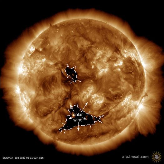 31 Mayıs 2023 Güneş🌞
Güneş'in atmosferinde bulunan birkaç koronal delikten akan yüksek hızlı güneş rüzgarı akımlarının, Dünya'nın manyetik alanına 2 Haziran Cuma günü ulaşması bekleniyor. Muhtemelen küçük jeomanyetik fırtınalara neden olacak.

SpaceWeather