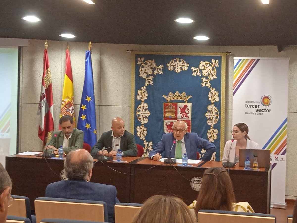 POI_CyL's tweet photo. 🙌 Esta mañana, #POICyL ha participado en la Jornada informativa sobre el Concierto Social organizada por @ptscyl en @cescyl. https://t.co/UTgGEOWlxG