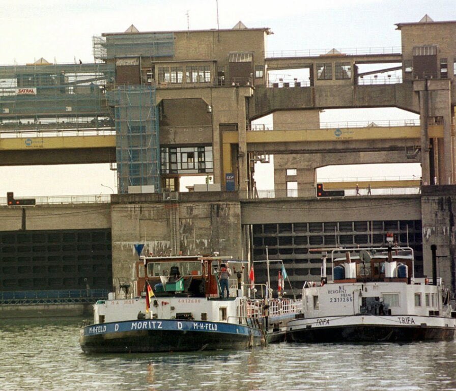 Französische Rheinschleusen nördlich von Basel von Streik bedroht baseljetzt.ch/franzoesische-… #maritimebasel