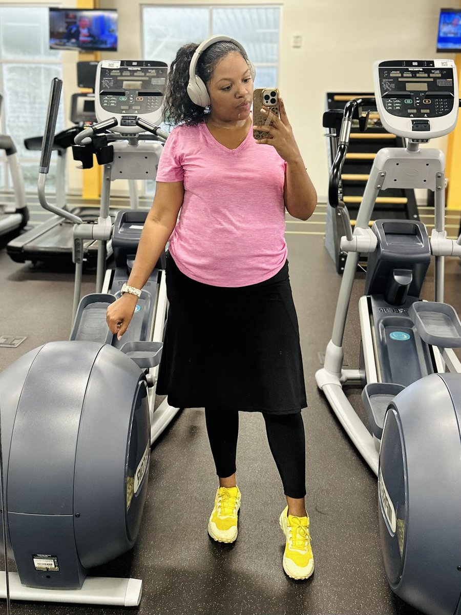 kachemone's tweet photo. I'm about to set it off with these 2-a-day workouts . Y'all be sure to check in on ya girl and hold me accountable! 💪🏽 https://t.co/1gW4i7bZFK