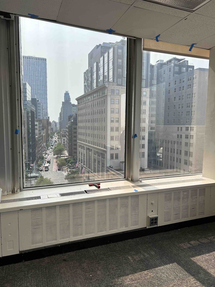 getLayr's tweet image. Daytime 👀 privacy ✅.  Superior heat rejection ✅.  Performance on a 💵 budget ✅.  Dual reflective sun control films remain one of the hardest working, cost efficient upgrades for the modern commercial building.  Here, our crews working for NYC DOE in Brooklyn 👍💯☀️🌆