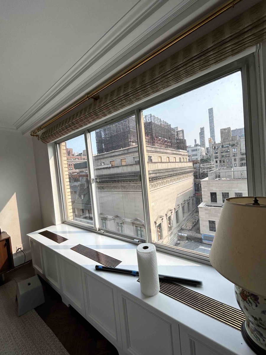 getLayr's tweet image. Daytime 👀 privacy ✅.  Superior heat rejection ✅.  Performance on a 💵 budget ✅.  Dual reflective sun control films remain one of the hardest working, cost efficient upgrades for the modern commercial building.  Here, our crews working for NYC DOE in Brooklyn 👍💯☀️🌆