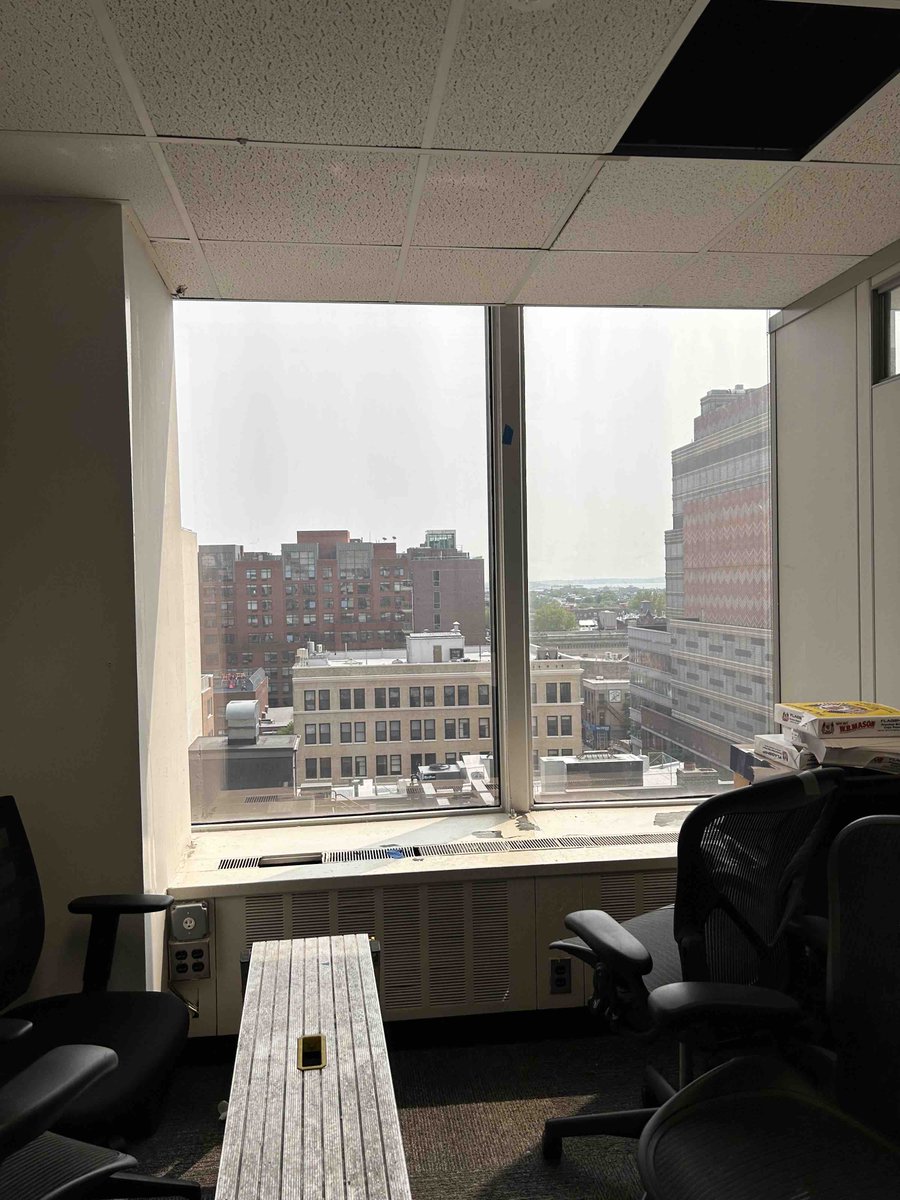 getLayr's tweet image. Daytime 👀 privacy ✅.  Superior heat rejection ✅.  Performance on a 💵 budget ✅.  Dual reflective sun control films remain one of the hardest working, cost efficient upgrades for the modern commercial building.  Here, our crews working for NYC DOE in Brooklyn 👍💯☀️🌆