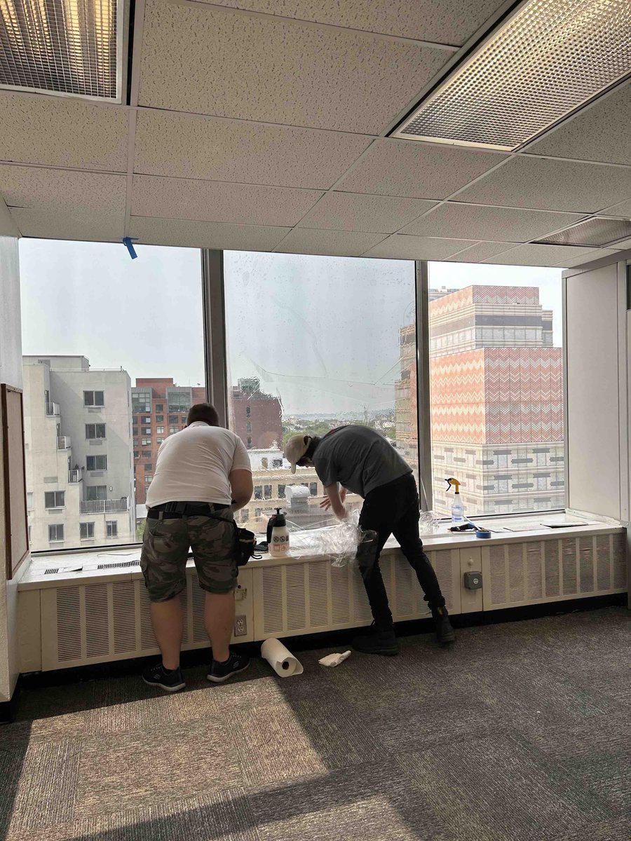 getLayr's tweet image. Daytime 👀 privacy ✅.  Superior heat rejection ✅.  Performance on a 💵 budget ✅.  Dual reflective sun control films remain one of the hardest working, cost efficient upgrades for the modern commercial building.  Here, our crews working for NYC DOE in Brooklyn 👍💯☀️🌆