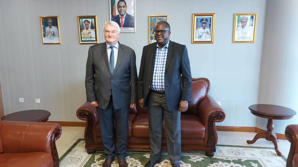 UKinZambia's tweet photo. .@UKinZambia welcomes Lord Chief Justice of England and Wales, Lord Burnett of Maldon, on his visit to 🇿🇲

He will hold a number of engagements with members of the Judiciary, local leadership and civil society. 

Important visit for stronger relationship between 🇿🇲&amp;🇬🇧 https://t.co/WVvf8MJFfU