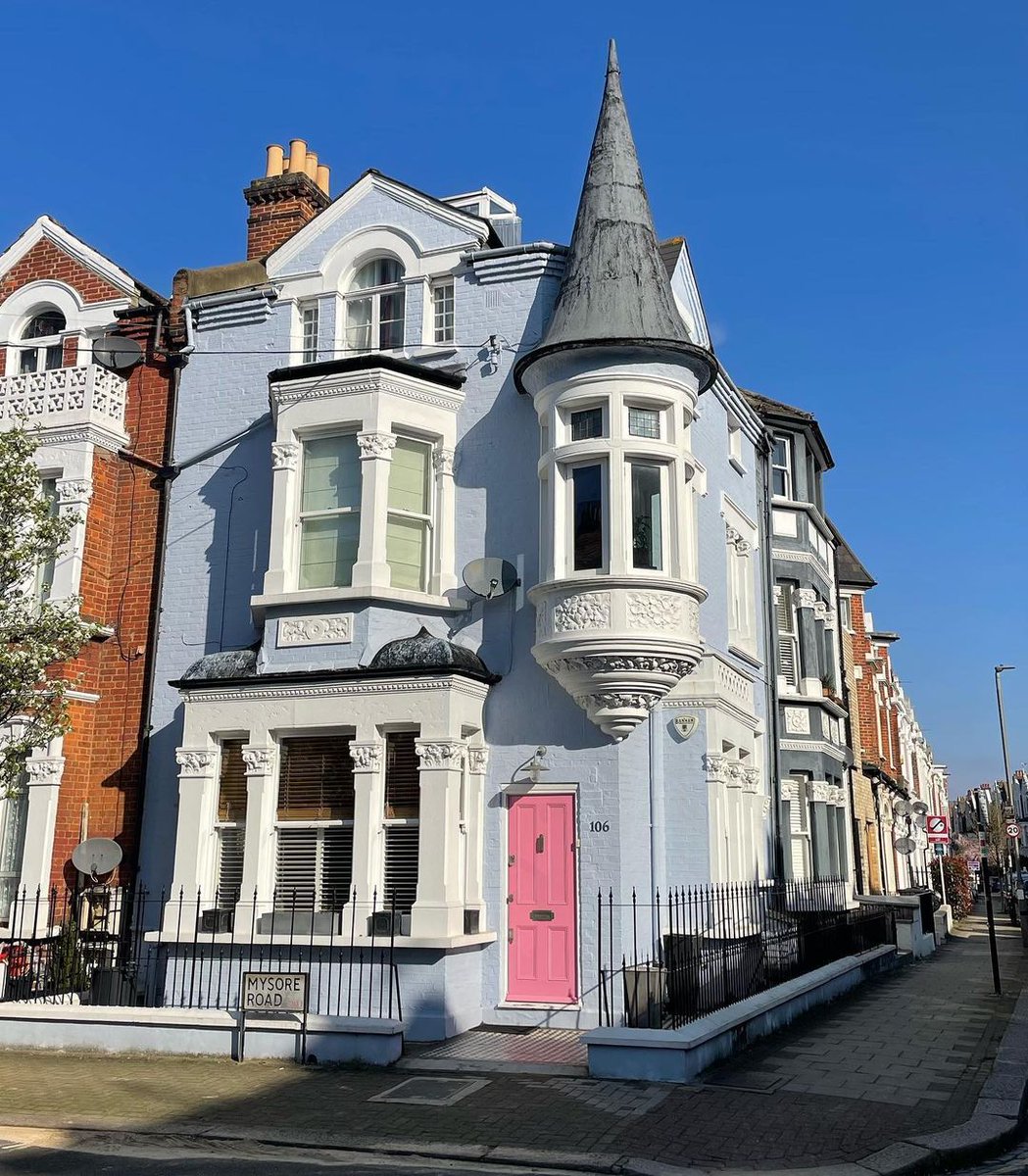 Alexa play 'The Princess Diaries'🏰